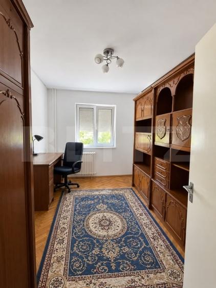 Apartament cu 3 camere semidecomandat, mobilat în Dacia