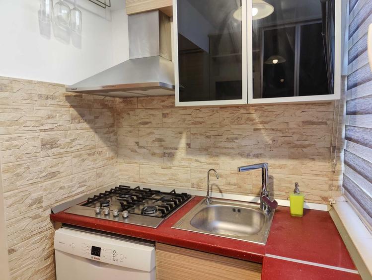 Apartament cu 3 camere decomandat în Nufărul