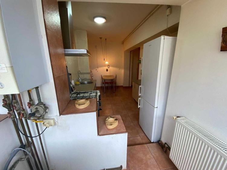 Apartament cu 4 camere decomandat în Iancului