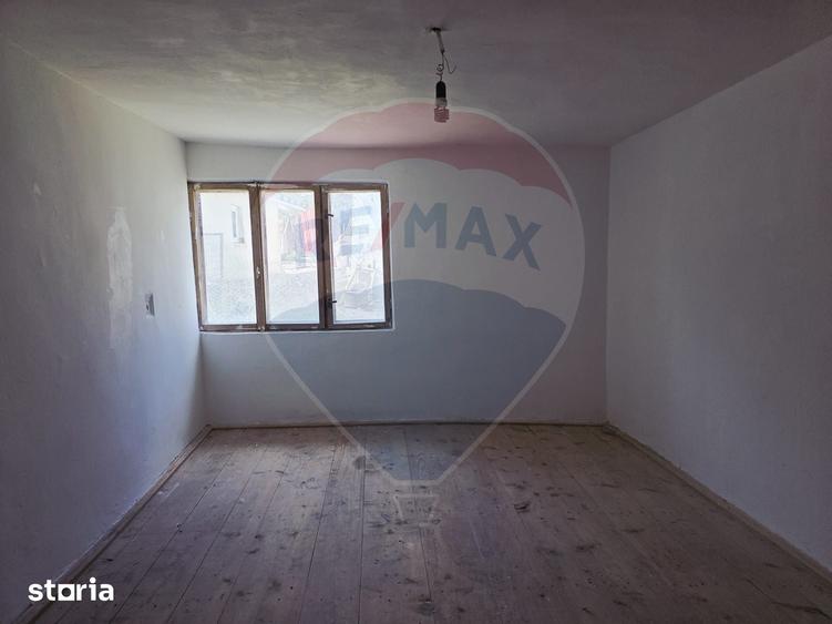 Casă cu 2 camere cu Teren 555 Mp în Ungureni