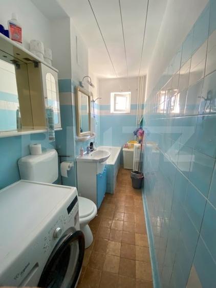 Apartament cu 3 camere semidecomandat, mobilat în Dacia