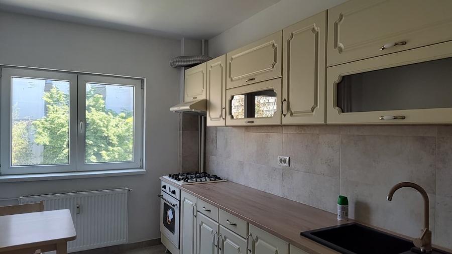 Apartament cu 4 camere semidecomandat în Ștefan cel Mare