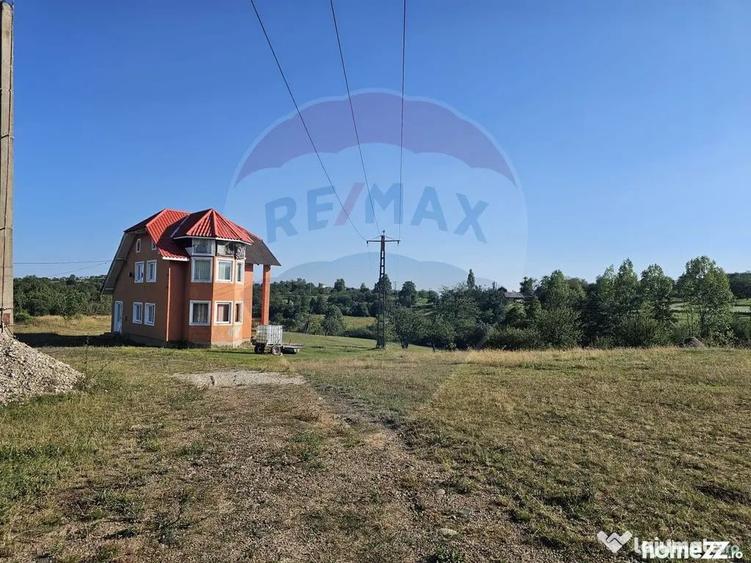Casă cu 7 camere cu Teren 8286 Mp în Preluca Nouă
