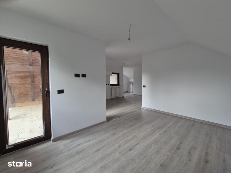 Casă cu 5 camere cu Teren 540 Mp în Măgura