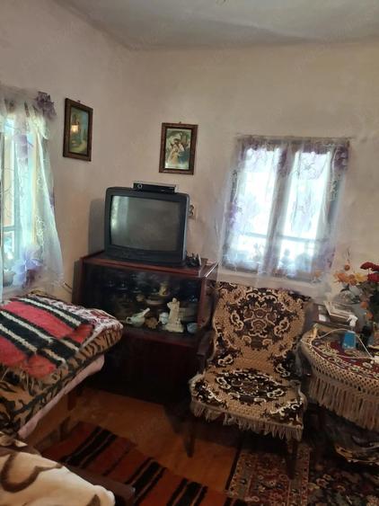 Casă cu 2 camere cu Teren 700 Mp în Vidra