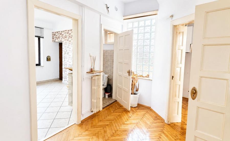 Apartament cu 4 camere decomandat în Universitate