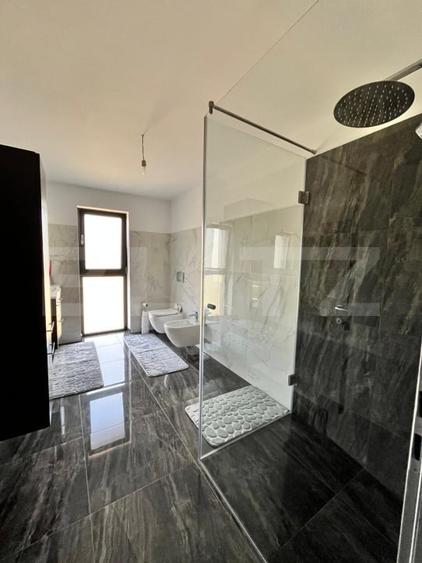 Casă individuală cu 5 camere cu Canalizare în Nord-Vest