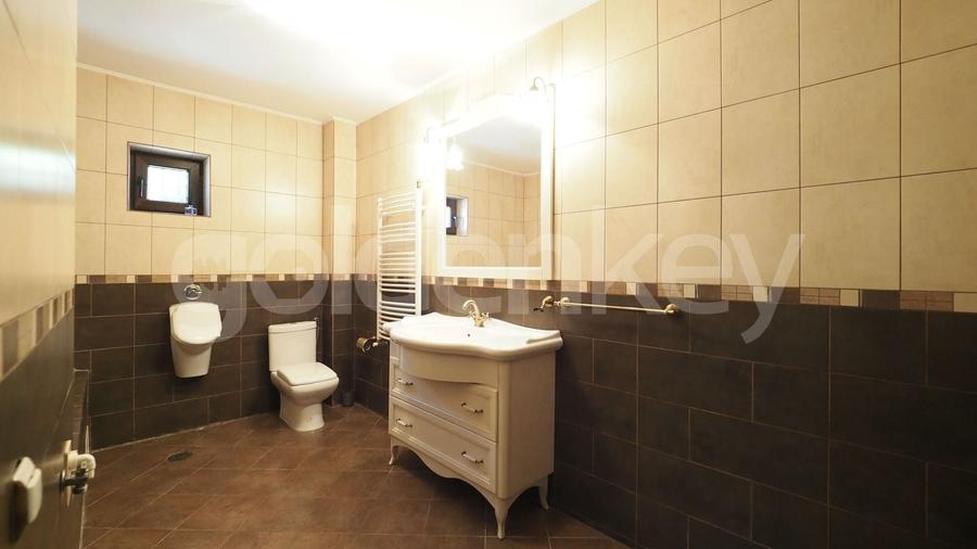 Casă individuală cu 6 camere cu Canalizare în Pipera