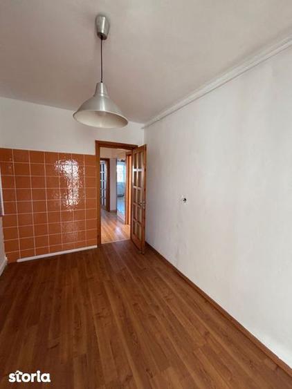 Apartament cu 3 camere decomandat în Mioriței