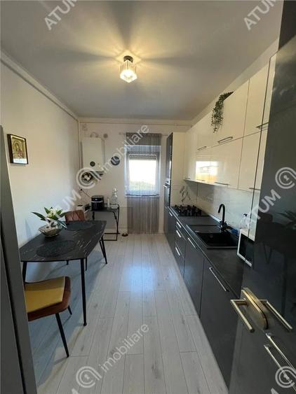 Apartament cu 3 camere decomandat în Est