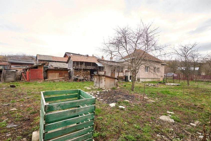 Casă individuală cu 3 camere cu Canalizare în Lerești