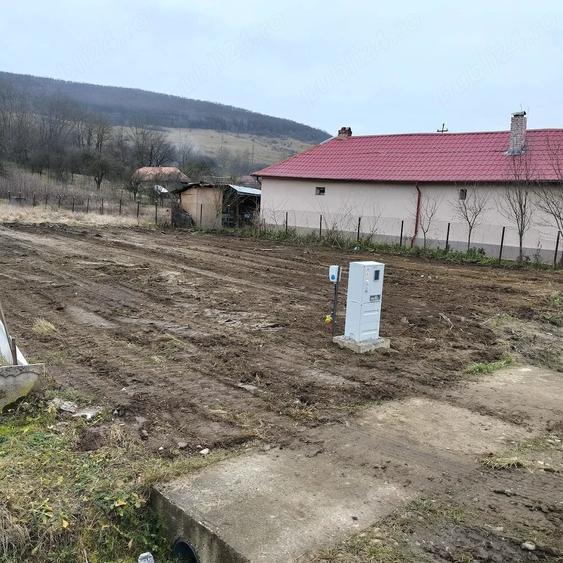 Teren de 1235 mp, în Lacu