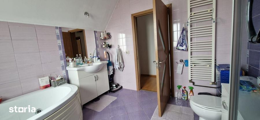 Casă cu 4 camere cu Piscina în Săcălaz