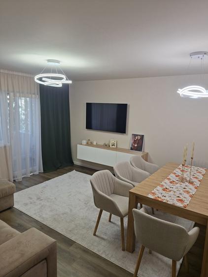 Apartament cu 4 camere decomandat în Central