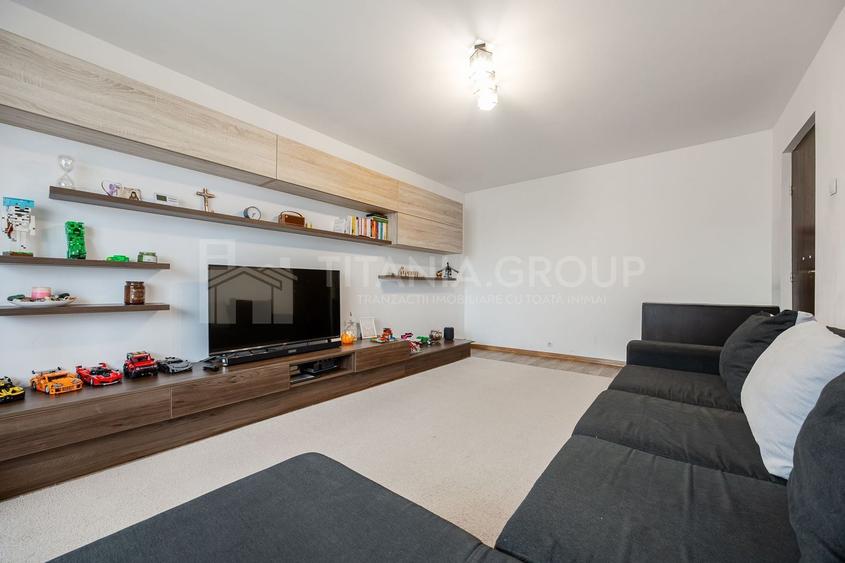 Apartament cu 4 camere decomandat, mobilat în Tractorul
