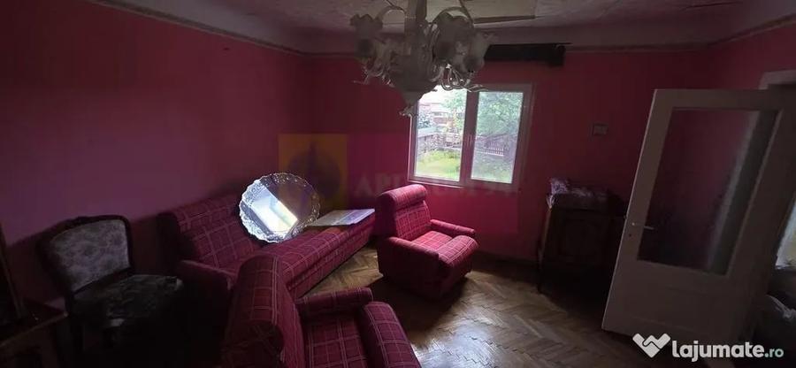 Casă cu 5 camere cu Teren 379 Mp în Central