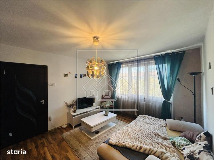 Apartament cu 2 camere semidecomandat în Central