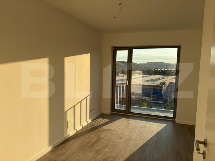 Apartament cu 3 camere semidecomandat în Semicentral