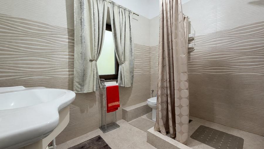 Casă individuală cu 5 camere cu Canalizare în Cumpăna