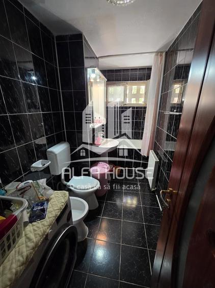 Apartament cu 3 camere decomandat în Moroasa 2