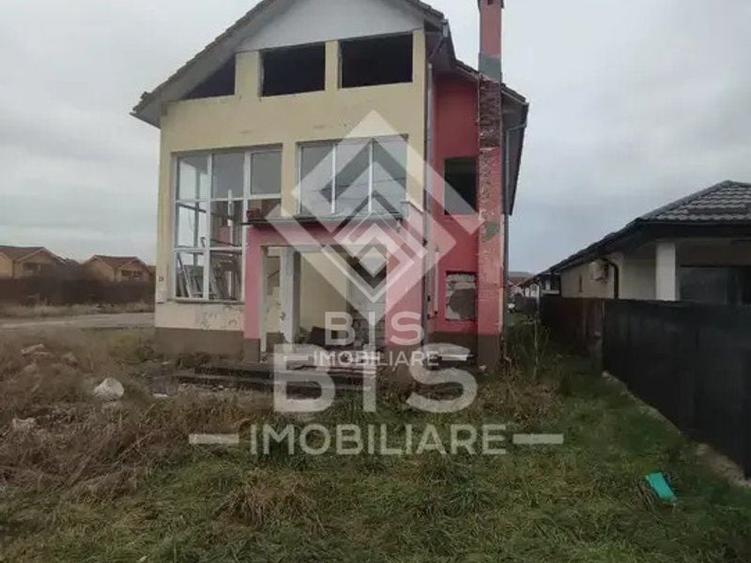 Casă individuală cu 4 camere cu Canalizare în Sud