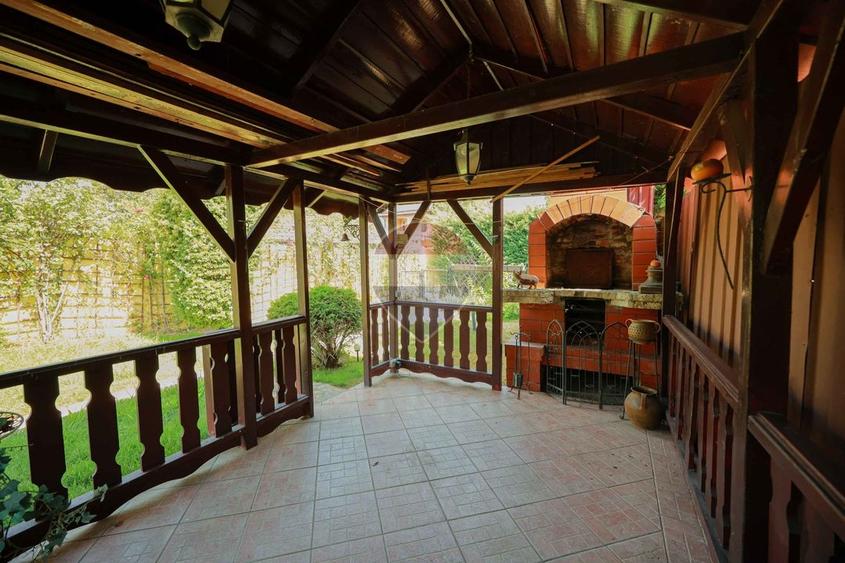 Casă individuală cu 5 camere cu Teren 554 Mp în Central