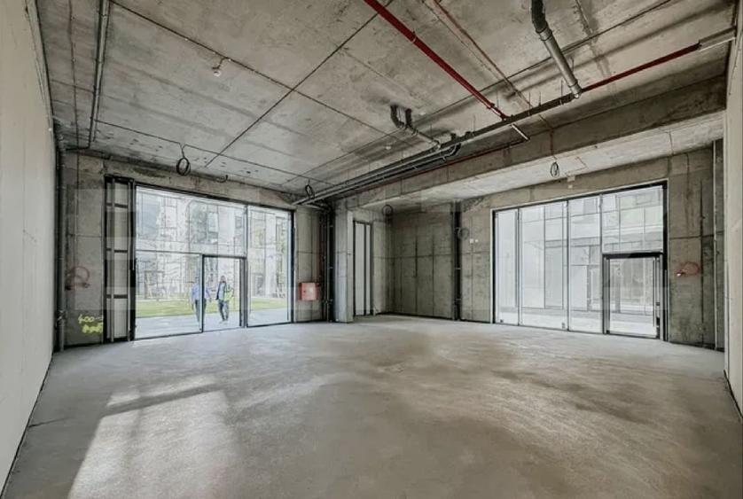 Spațiu comercial, de 86.900001525879 mp, în Câmpina