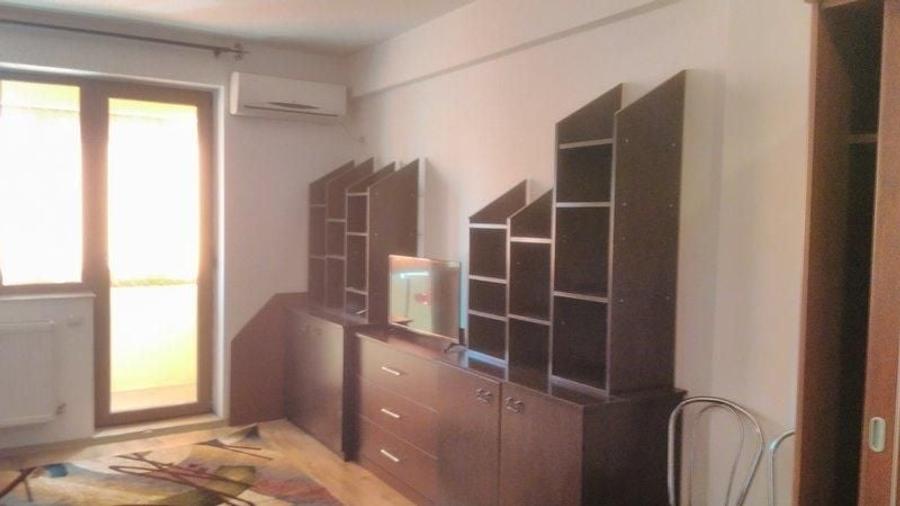 Apartament cu 2 camere decomandat, mobilat în Apărătorii Patriei — fotografia 2