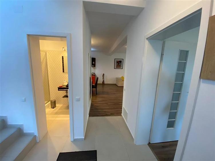 Duplex cu 5 camere cu Canalizare în Iris
