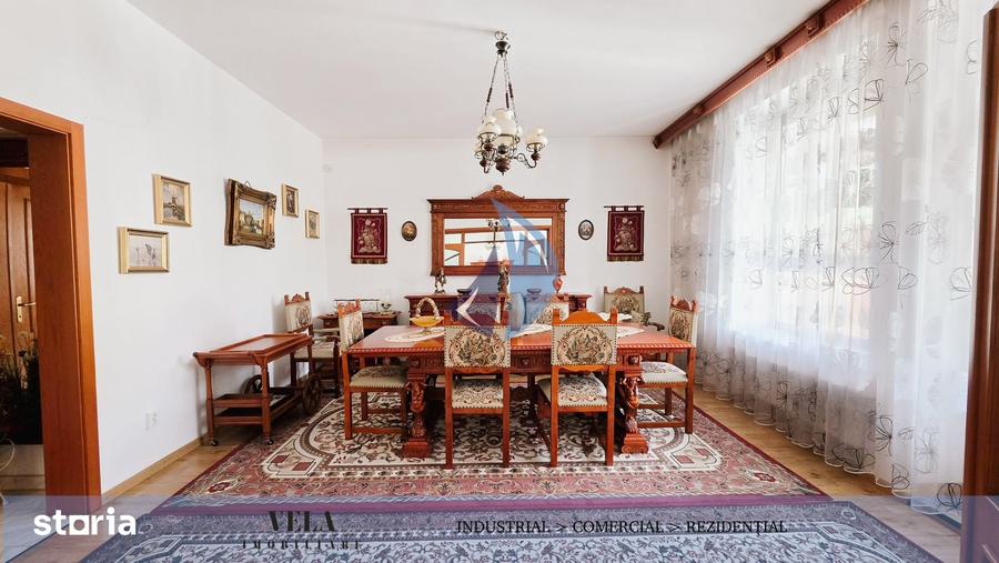 Casă cu 7 camere cu Teren 1259 Mp în Central