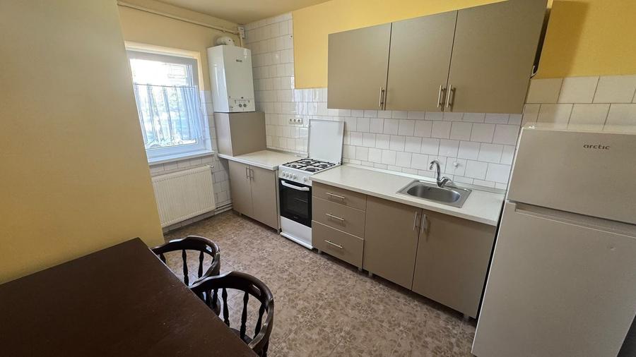 Apartament cu 3 camere decomandat, mobilat în Ștrand