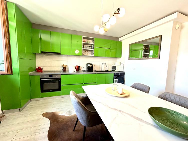 Apartament cu 3 camere decomandat în Dărmănești
