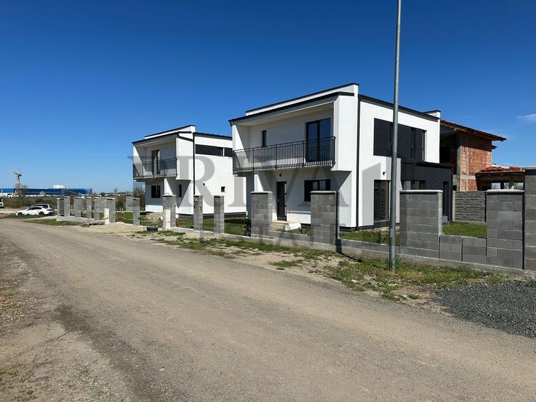 Casă individuală cu 5 camere cu Canalizare în Dumbrăvița