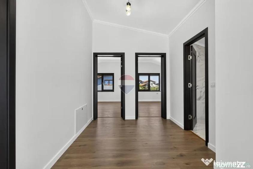 Casă cu 7 camere cu Teren 437 Mp în Livada