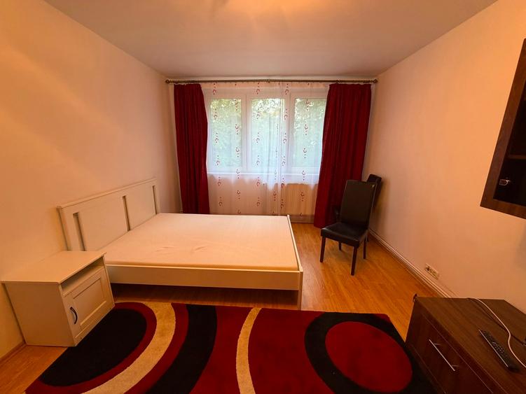 Apartament cu 4 camere decomandat în Titan