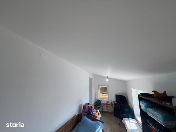 Casă cu 2 camere decomandat cu Teren 1000 Mp în Braniștea