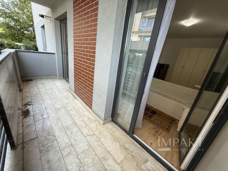 Apartament cu 3 camere semidecomandat, mobilat în Între Lacuri