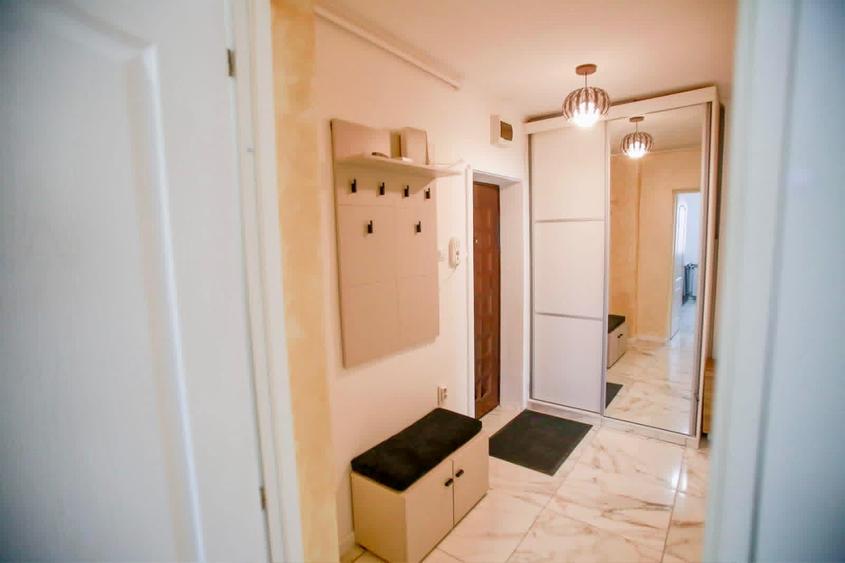 Apartament cu 2 camere, mobilat în Cetate