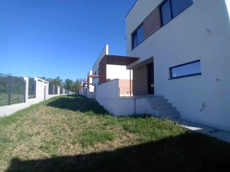 Casă cu 5 camere cu Canalizare în Mogoșoaia