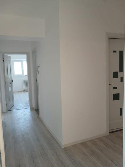 Apartament cu 3 camere decomandat în Păcii