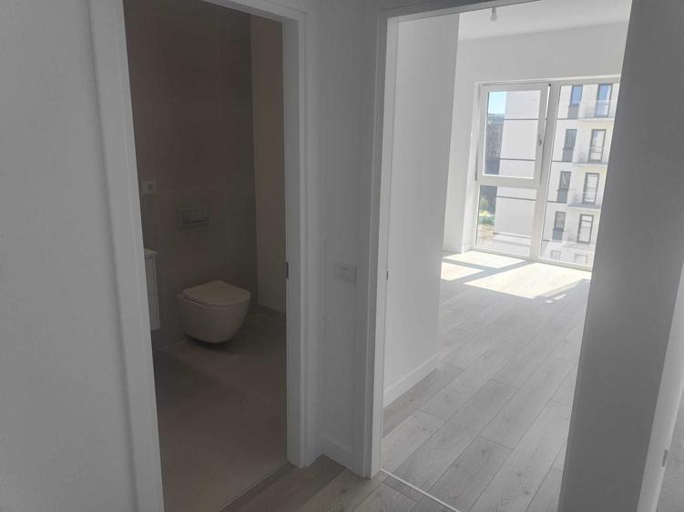 Apartament cu 3 camere semidecomandat în Exterior Vest