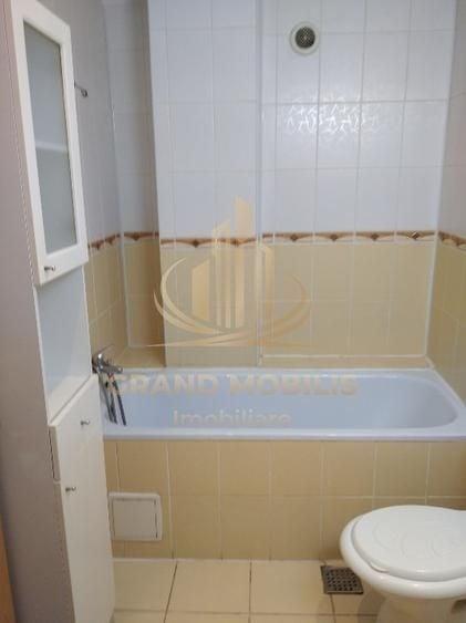 Apartament cu 3 camere decomandat, mobilat în Torontalului