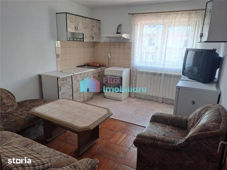 Apartament cu 2 camere decomandat în Vama