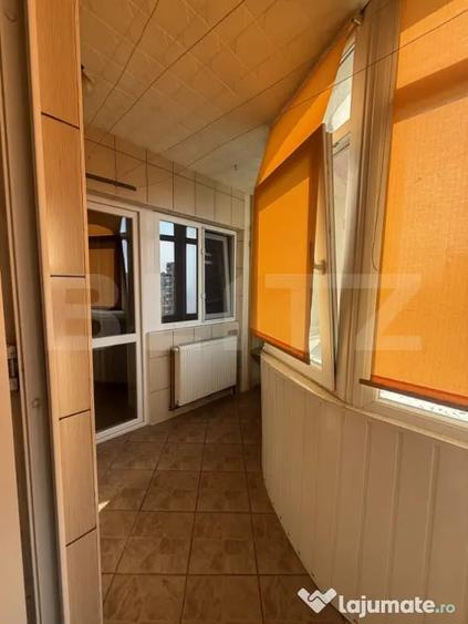 Apartament cu 4 camere decomandat în Micro 5