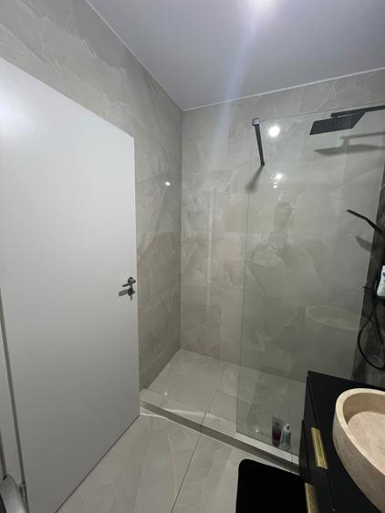 Apartament cu 3 camere semidecomandat în Baicului