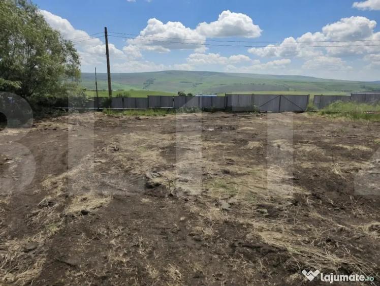 Teren de 2700 mp, în Rediu