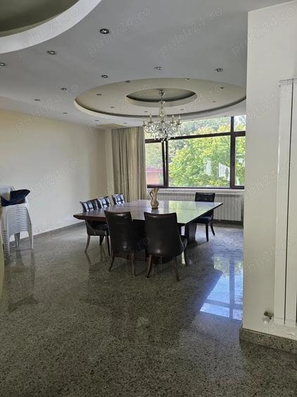 Casă cu 6 camere cu Teren 1250 Mp în Central