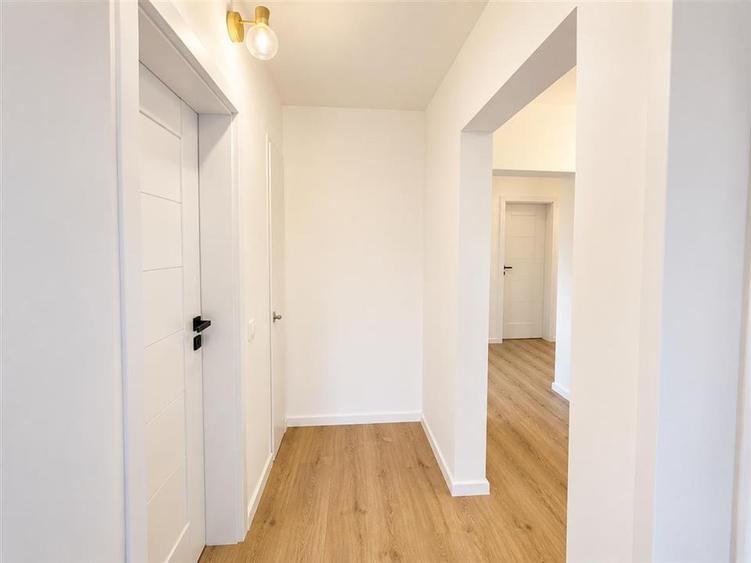 Apartament cu 3 camere decomandat în Ștrand