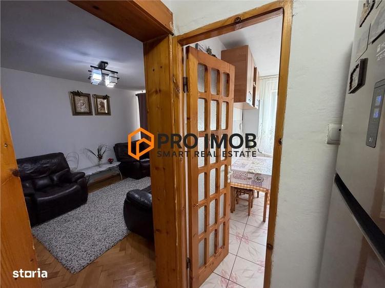 Apartament cu 4 camere semidecomandat în Micro 5