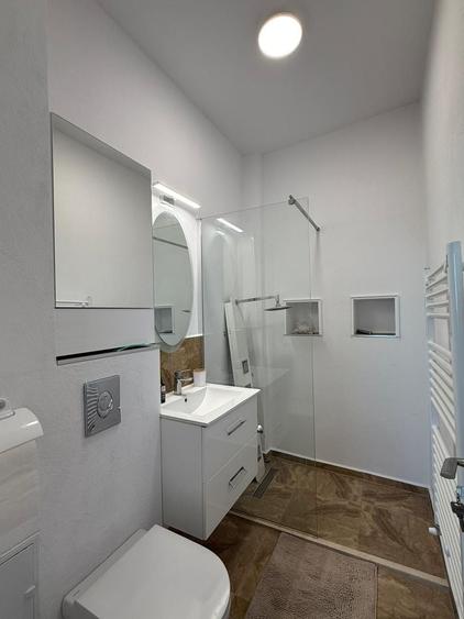 Casă individuală cu 4 camere cu Canalizare în Est